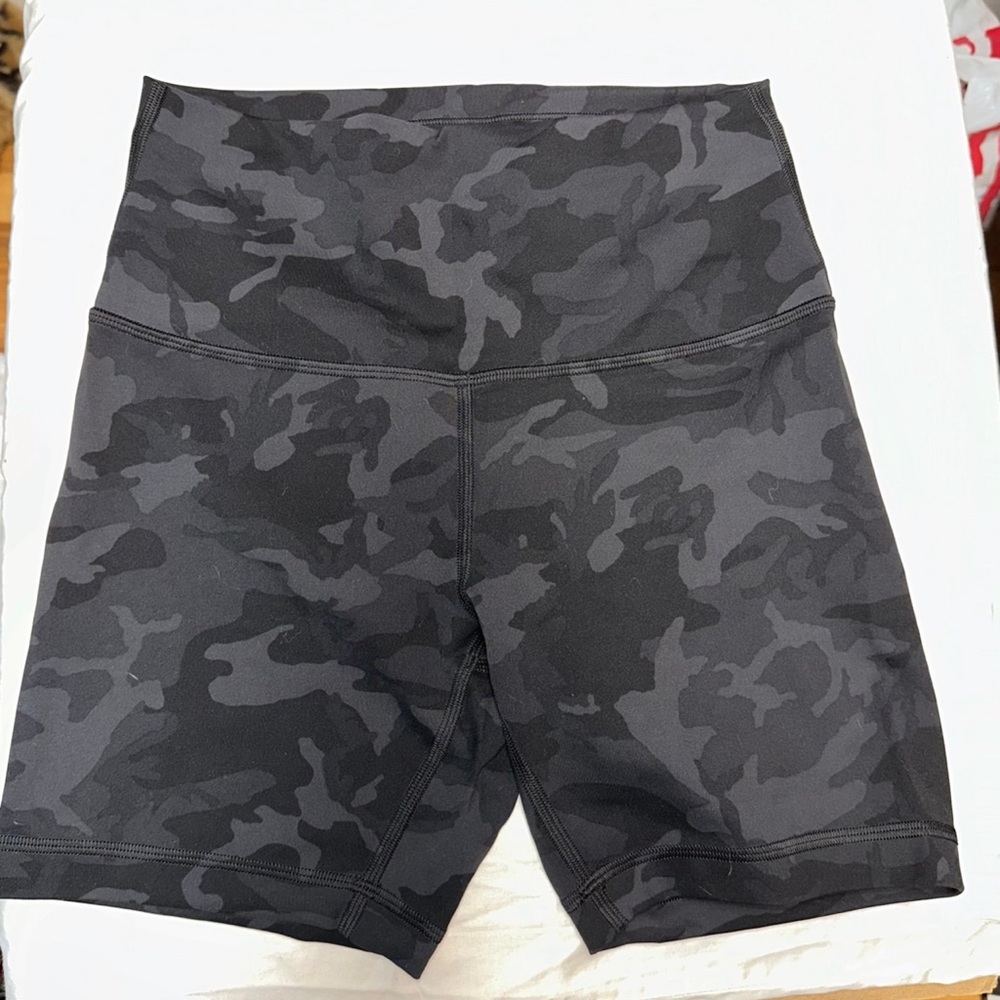 Lululemon shorts size 6